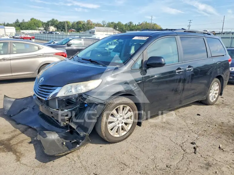 2013 Toyota SIENNA фото
