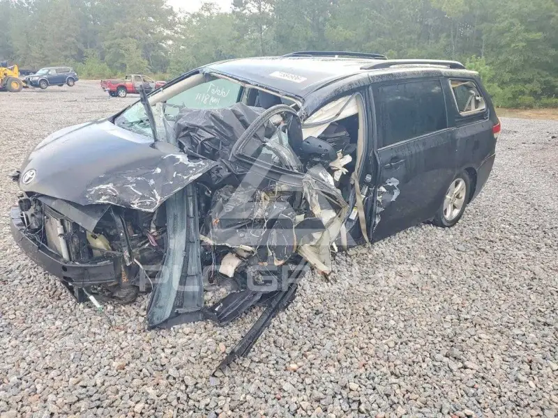 2013 Toyota SIENNA фото