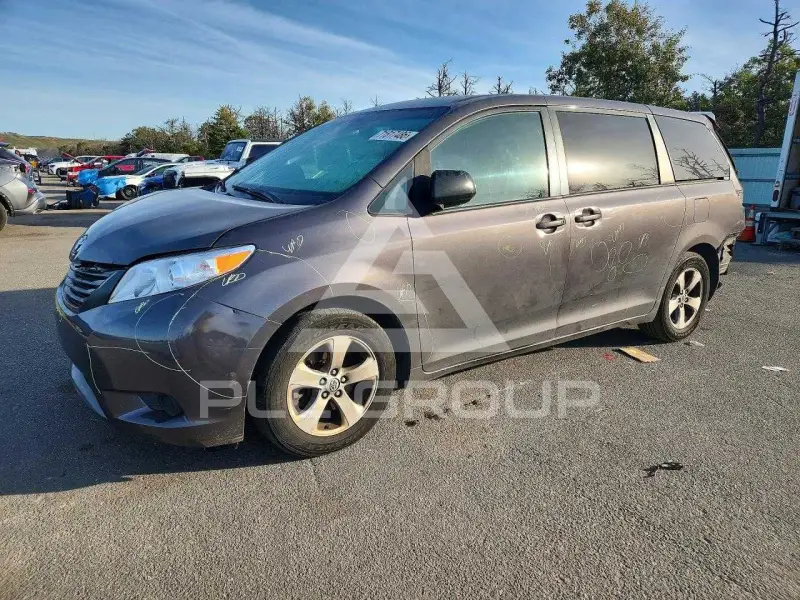 2013 Toyota SIENNA фото