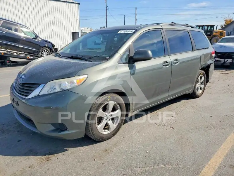2013 Toyota SIENNA фото