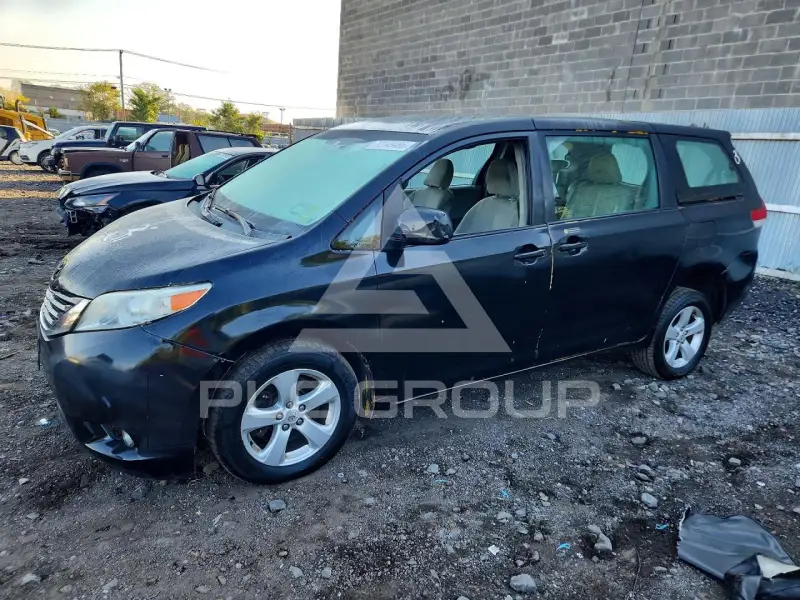 2013 Toyota SIENNA фото