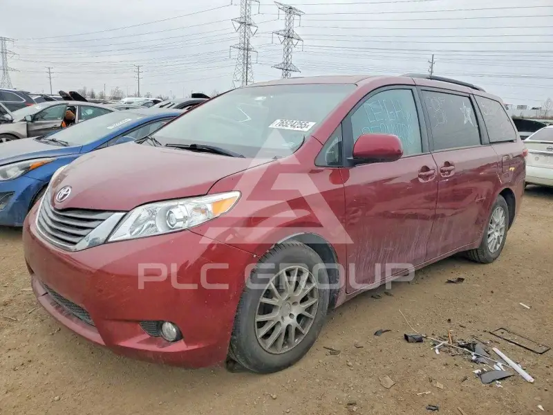 2013 Toyota SIENNA фото