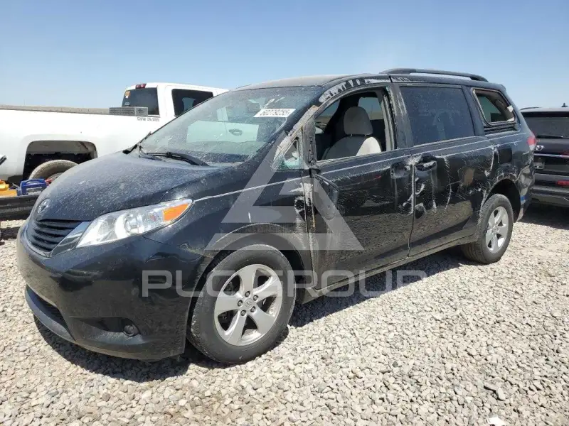 2013 Toyota SIENNA фото