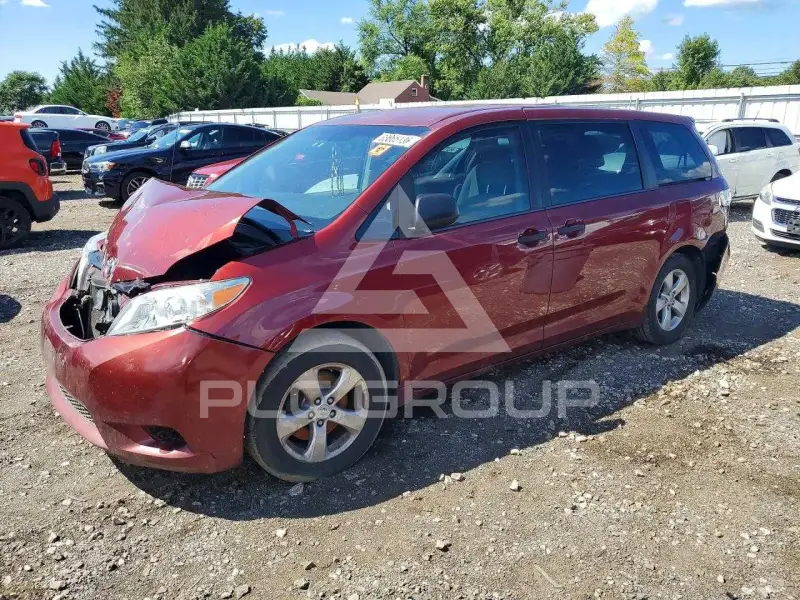 2013 Toyota SIENNA фото