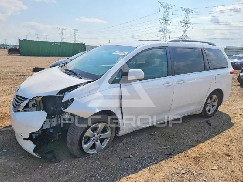 2013 Toyota SIENNA photo