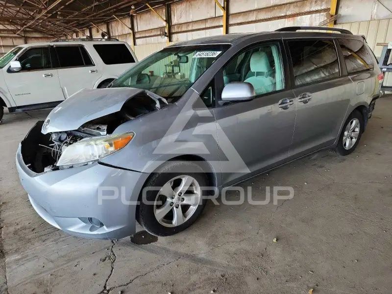 2013 Toyota SIENNA фото