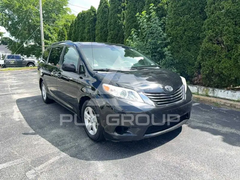 2013 Toyota SIENNA фото