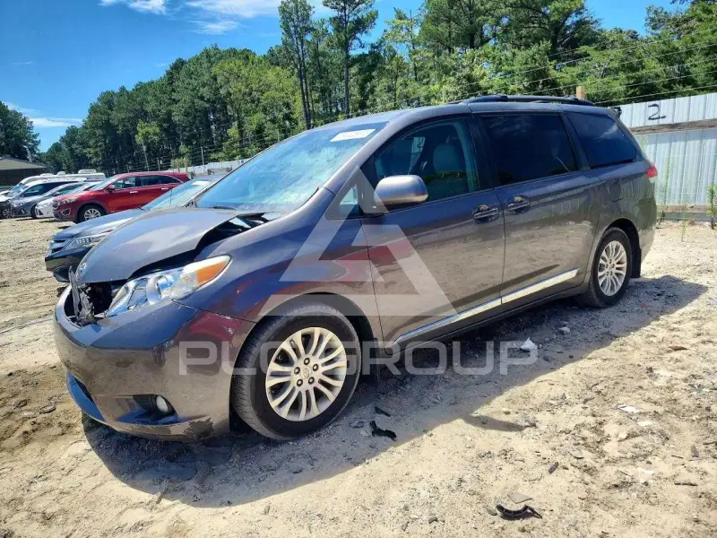 2013 Toyota SIENNA фото