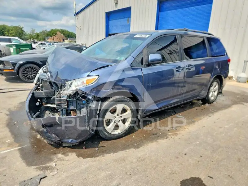 2013 Toyota SIENNA фото