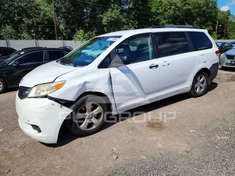 2013 Toyota SIENNA фото