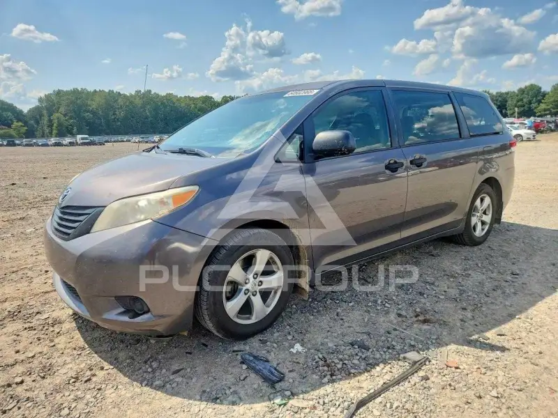 2013 Toyota SIENNA фото
