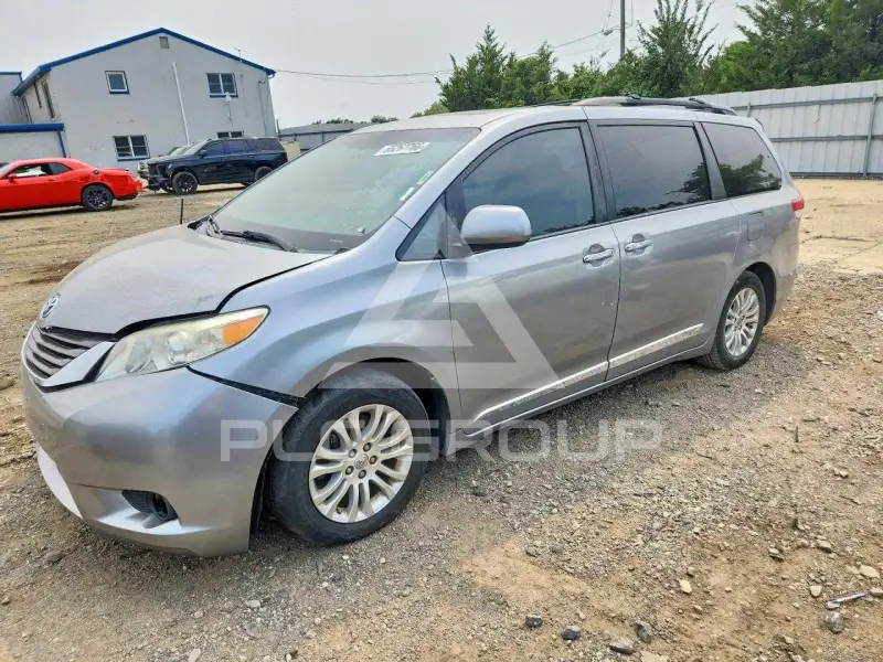 2013 Toyota SIENNA фото
