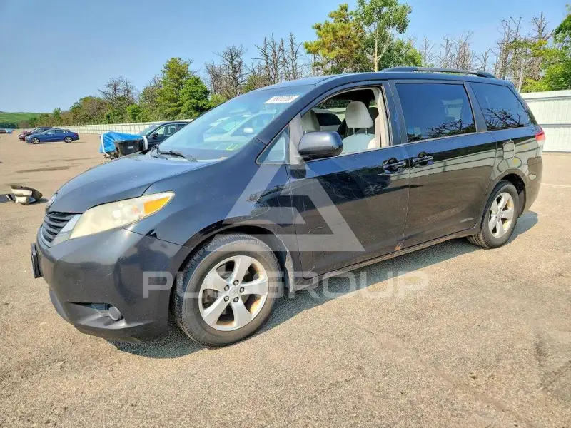 2013 Toyota SIENNA фото