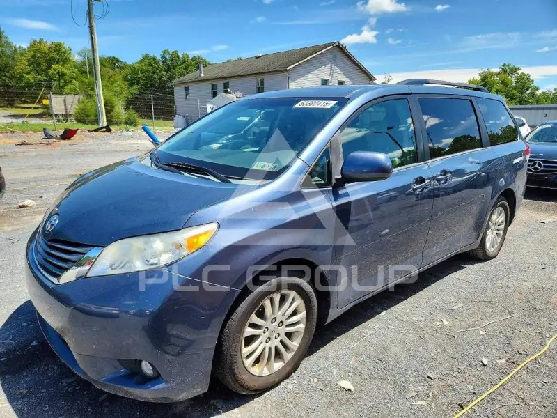 2013 Toyota SIENNA photo