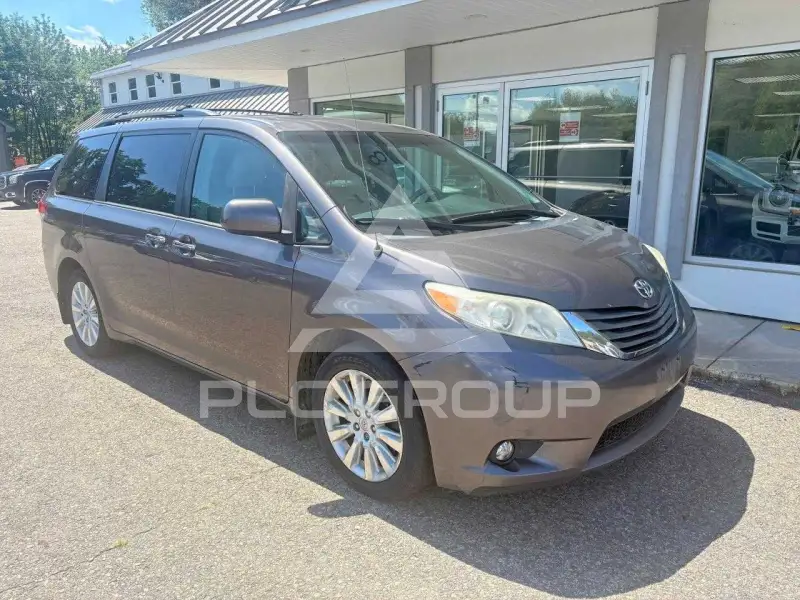 2013 Toyota SIENNA фото