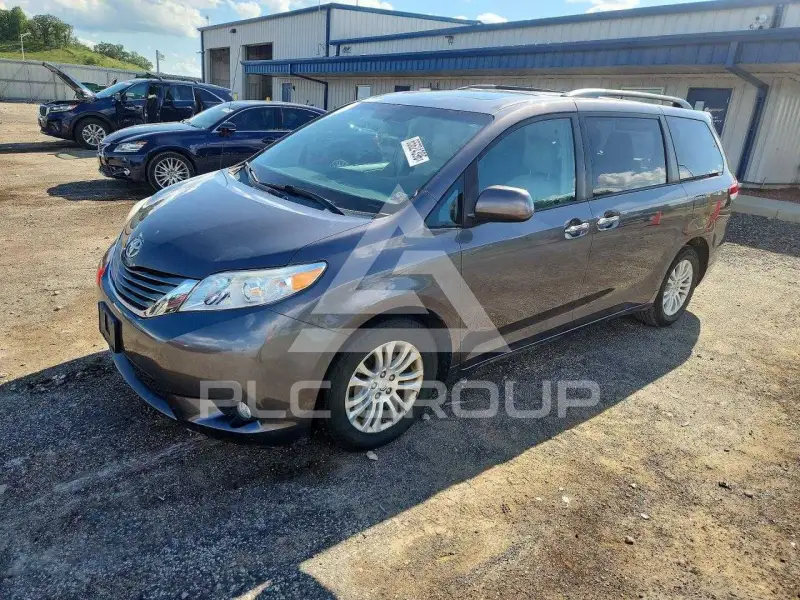 2013 Toyota SIENNA фото