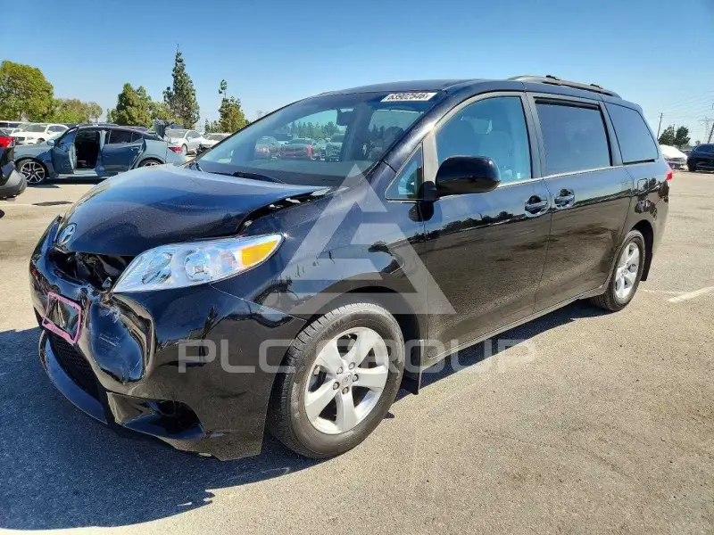 2013 Toyota SIENNA photo