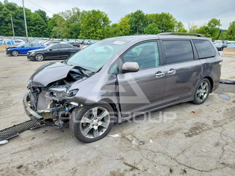 2013 Toyota SIENNA фото