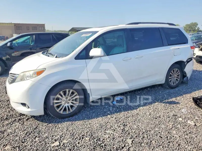 2013 Toyota SIENNA фото
