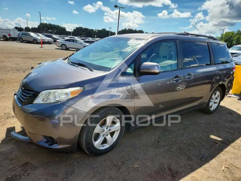 2013 Toyota SIENNA фото