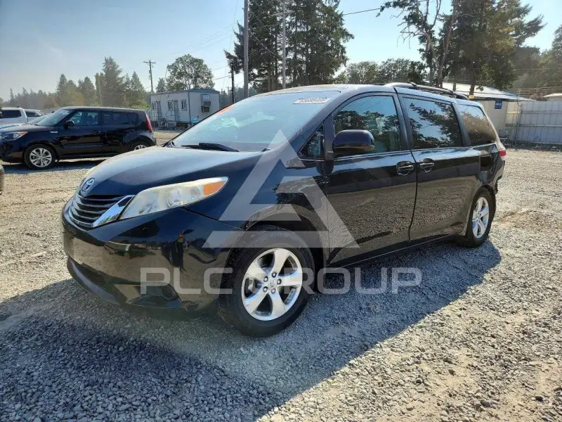 2013 Toyota SIENNA фото
