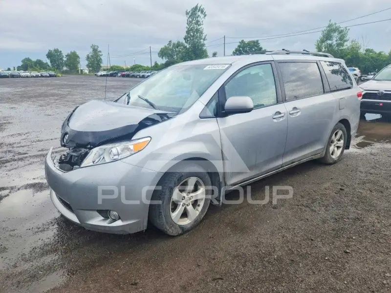 2013 Toyota SIENNA фото