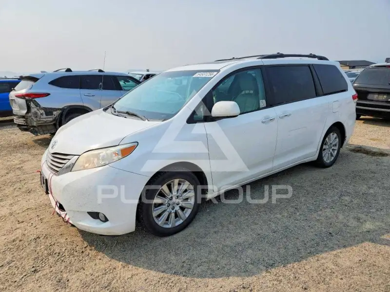 2013 Toyota SIENNA фото