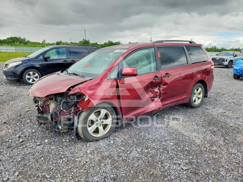2013 Toyota SIENNA фото
