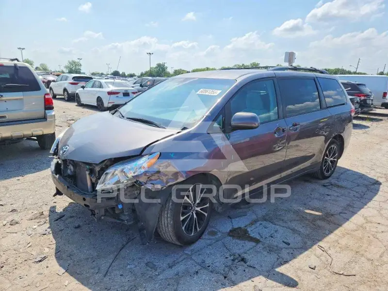 2013 Toyota SIENNA фото