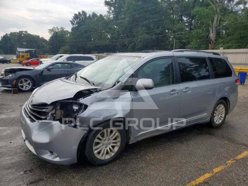 2013 Toyota SIENNA фото