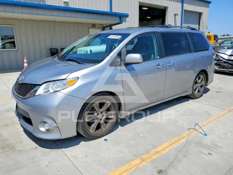 2013 Toyota SIENNA фото