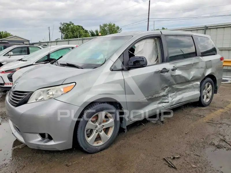 2013 Toyota SIENNA фото