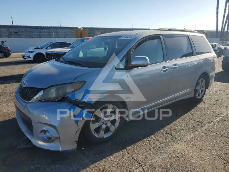 2013 Toyota SIENNA фото