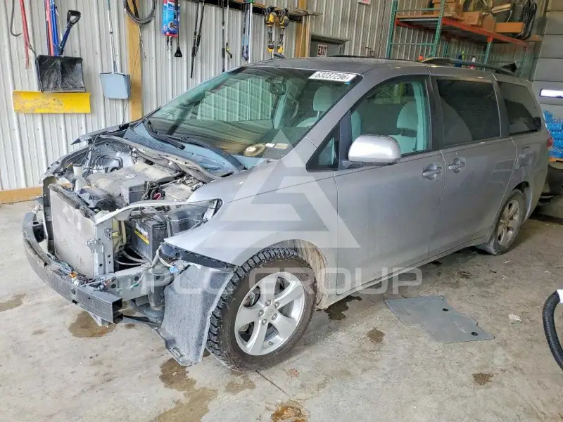 2013 Toyota SIENNA фото