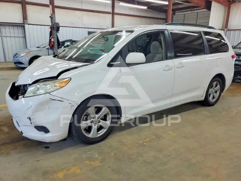 2013 Toyota SIENNA фото