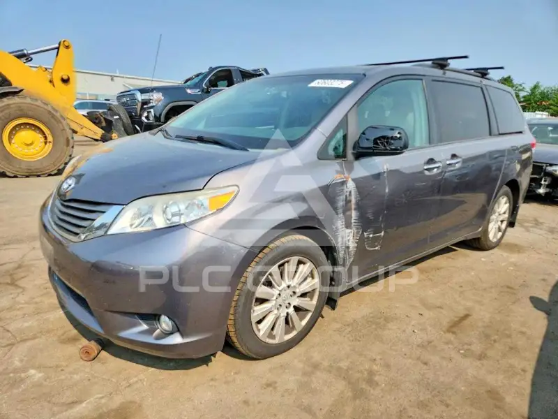 2013 Toyota SIENNA фото