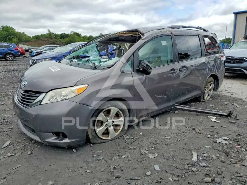 2013 Toyota SIENNA фото