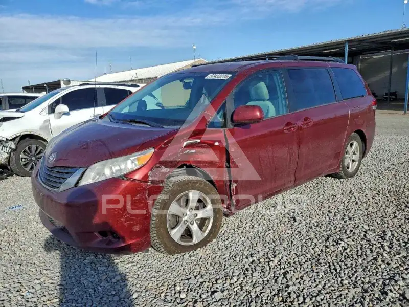 2013 Toyota SIENNA фото