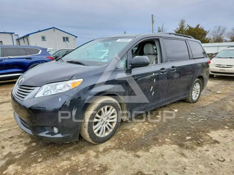 2013 Toyota SIENNA фото
