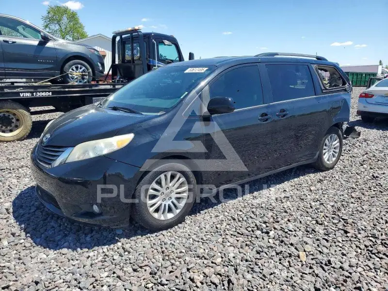 2013 Toyota SIENNA фото