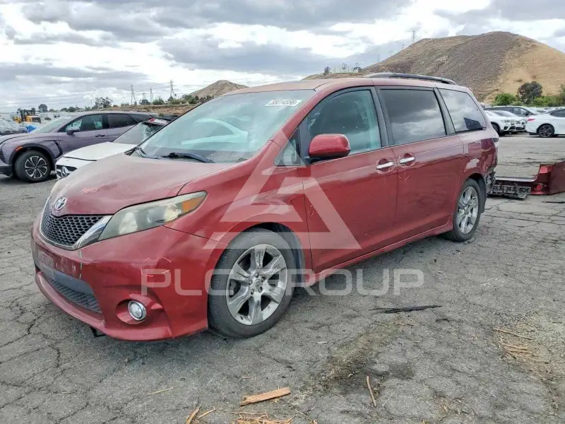 2013 Toyota SIENNA photo