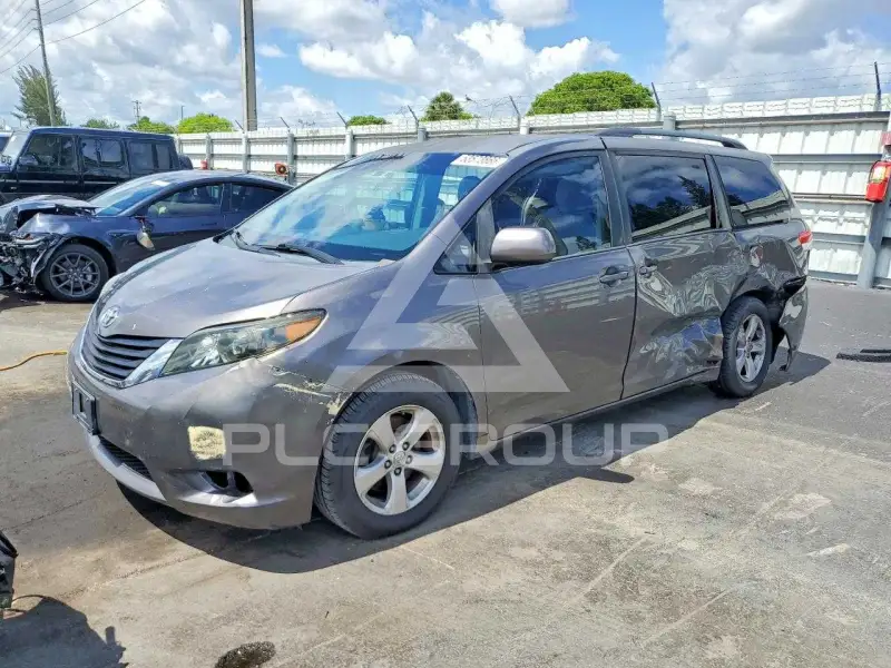 2013 Toyota SIENNA фото
