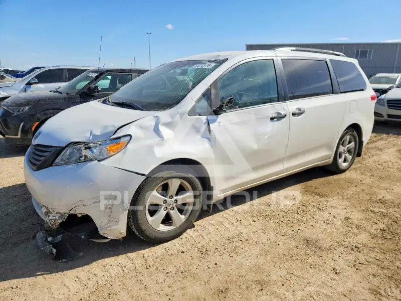 2013 Toyota SIENNA photo