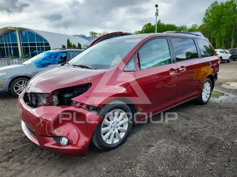 2013 Toyota SIENNA фото