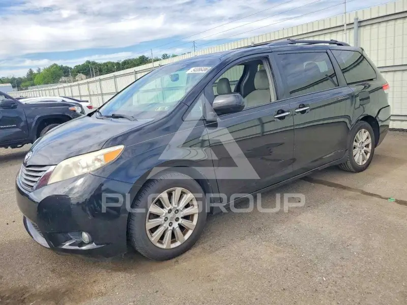2013 Toyota SIENNA фото