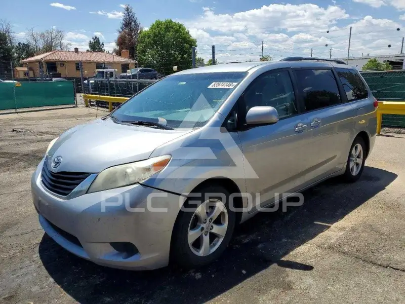 2013 Toyota SIENNA фото