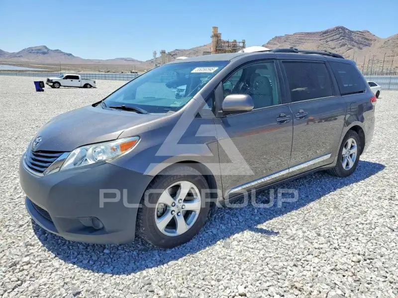 2013 Toyota SIENNA фото