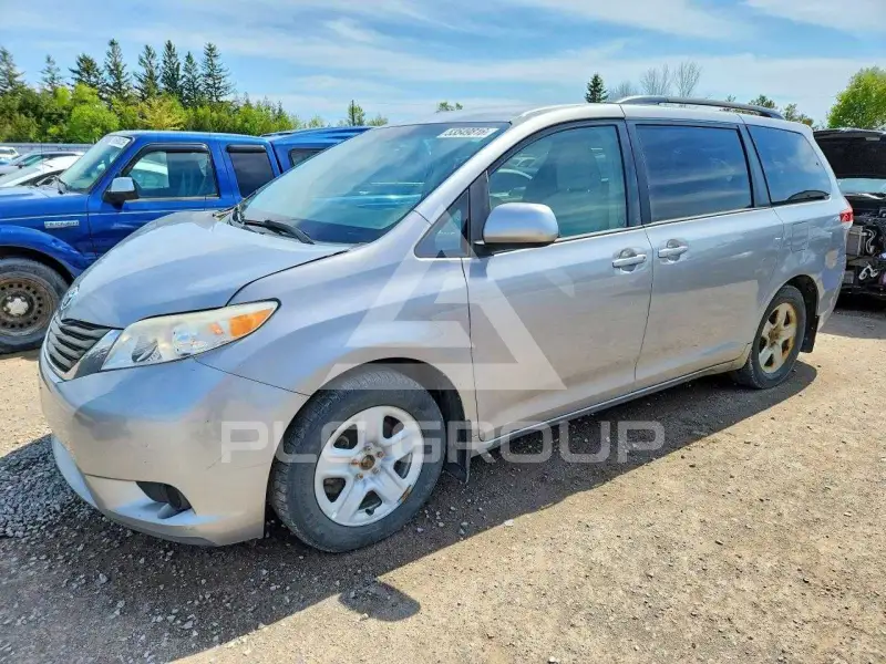 2013 Toyota SIENNA фото