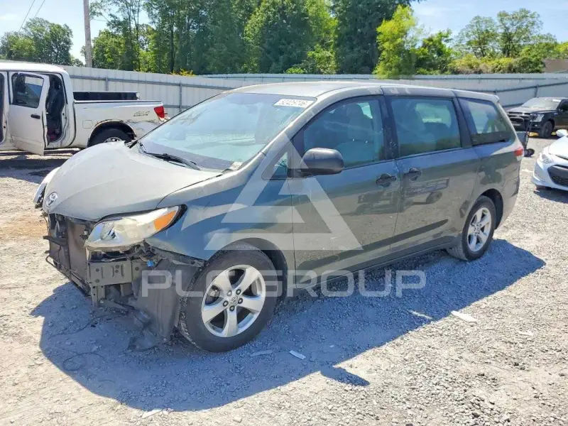 2013 Toyota SIENNA фото