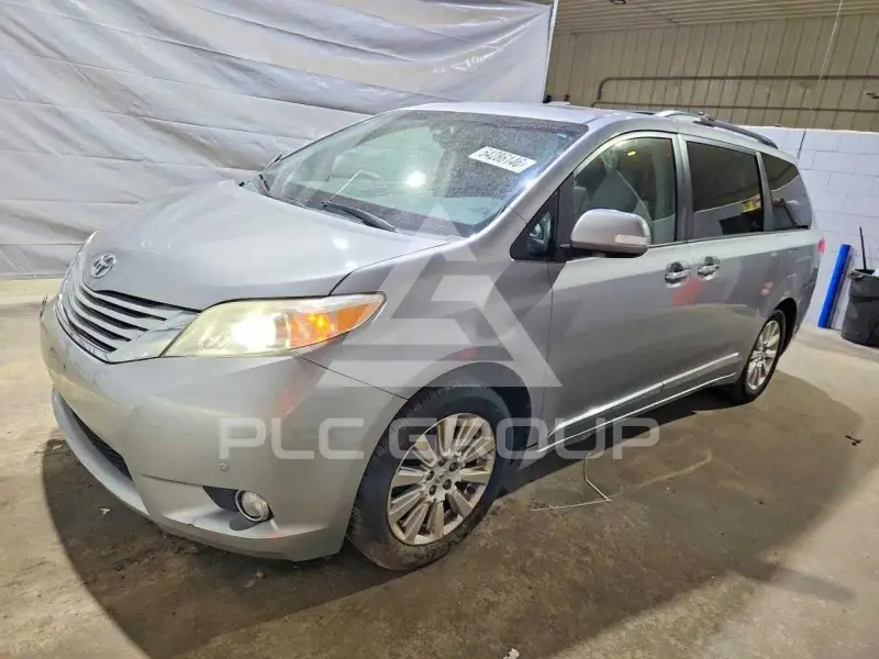 2013 Toyota SIENNA фото